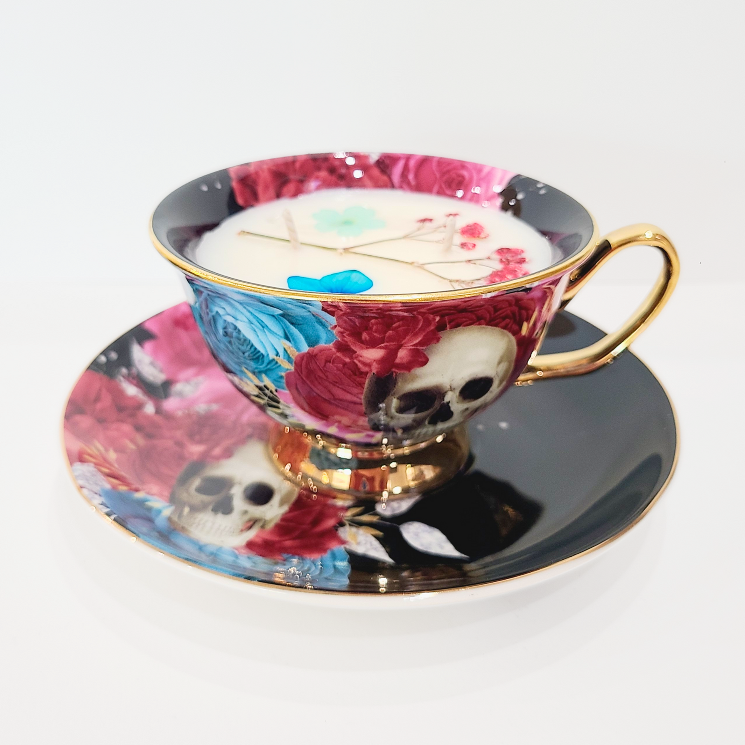 Candela Cafe Halloween skull and roses boutique teacup candle. 