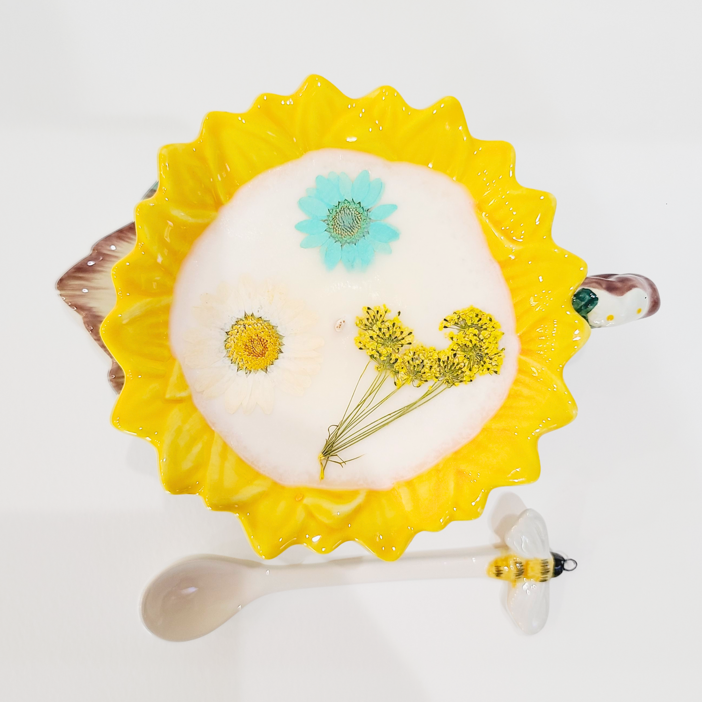 Honeysuckle Jasmine | Boutique 3-Piece Sunflower-Shaped Teacup Candle