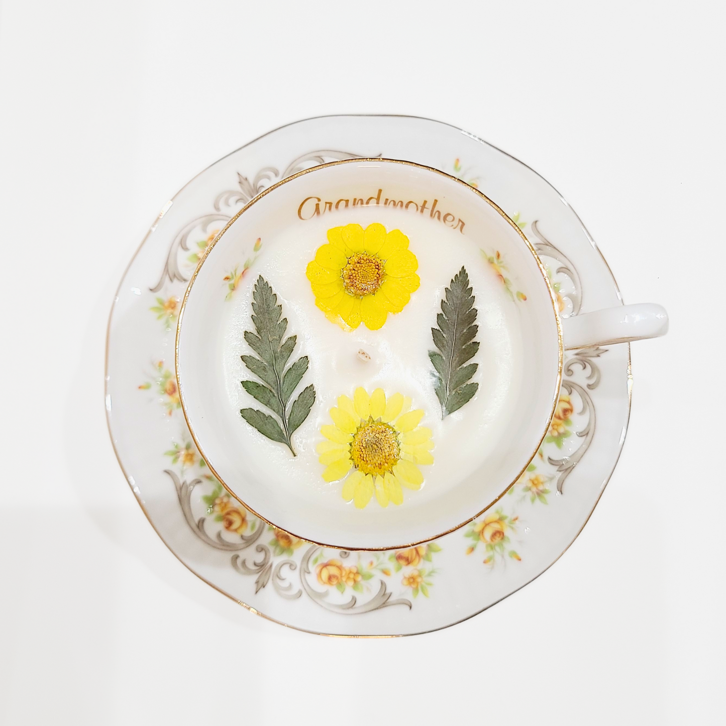 Magnolia | "Grandmother" 1970's English Vintage Teacup Candle